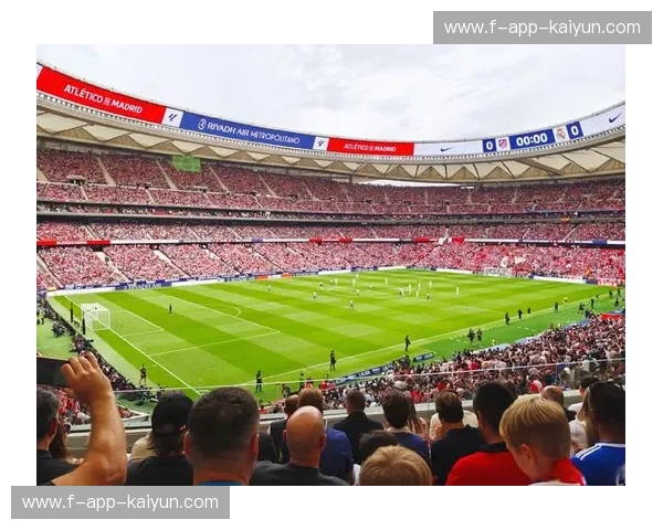 蓝血贵族与草根热血：当伯纳乌遇见大都会，马德里德比的永恒回响